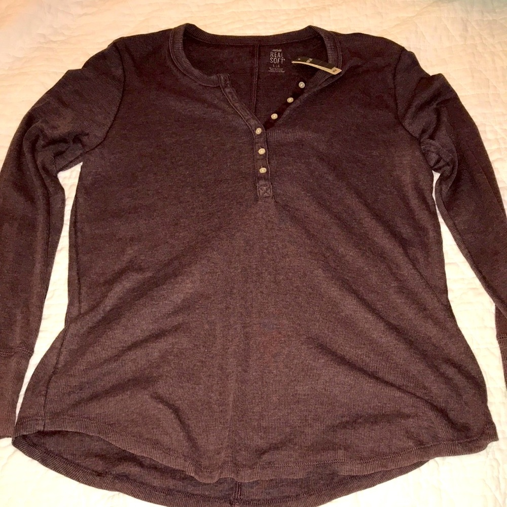 Burgundy long sleeve henley top
